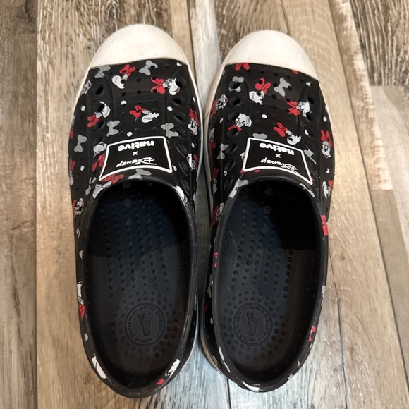 Disney x Native Minnie Mouse Black Slip On Sneaker Shoe Womens Size 7 Casual - Picture 4 of 10